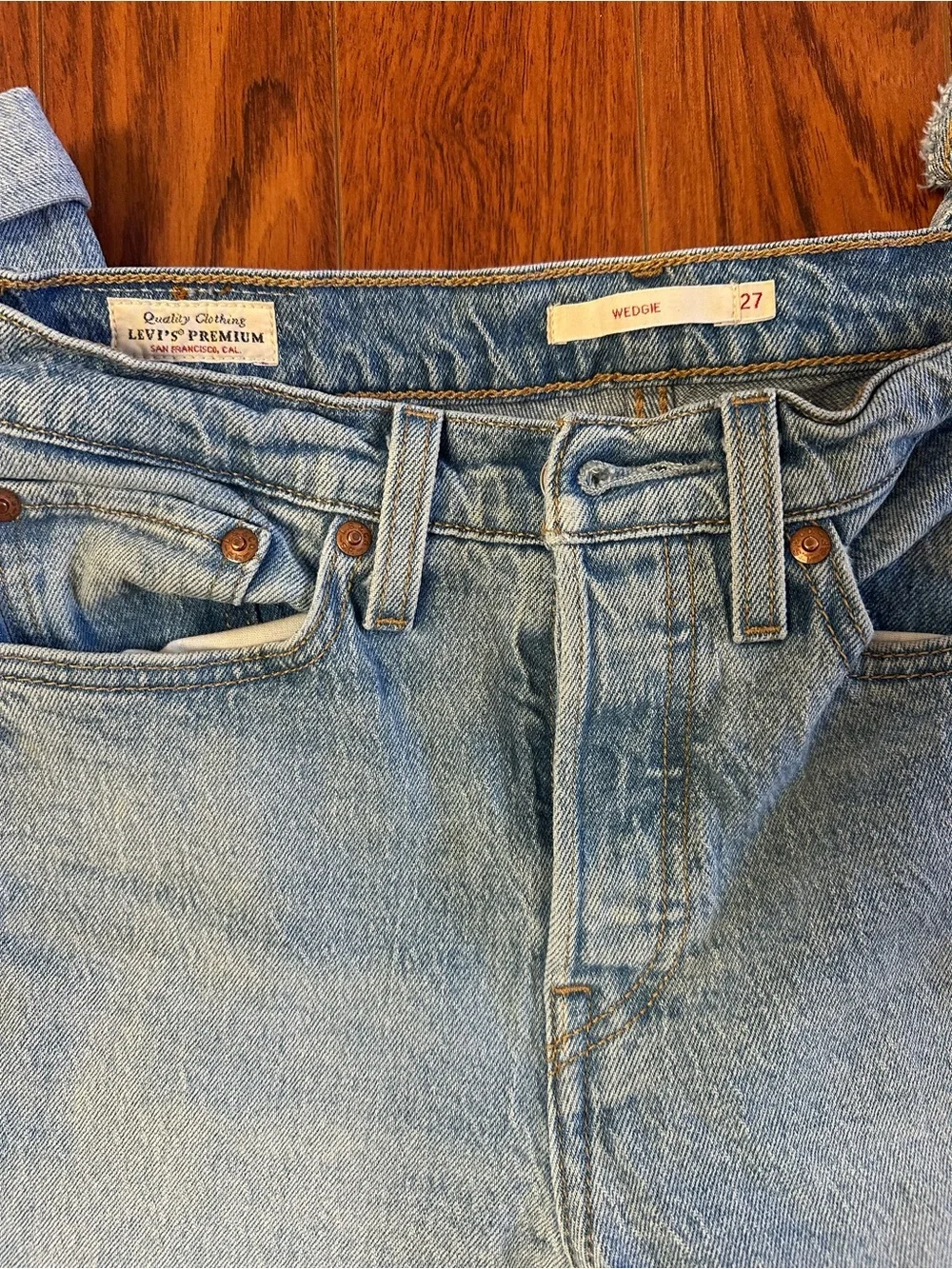 Signature by Levi Strauss Light Blue Cropped Women's Jeans - Picture 2 of 5